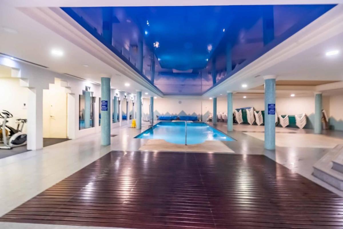123- Ideal With Views, Pool, Sauna And Gym *