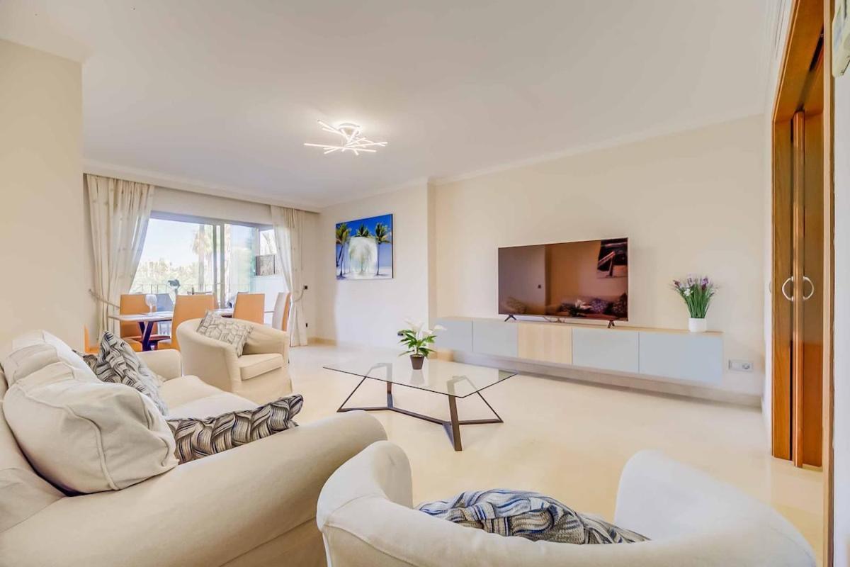 123- Ideal With Views, Pool, Sauna And Gym